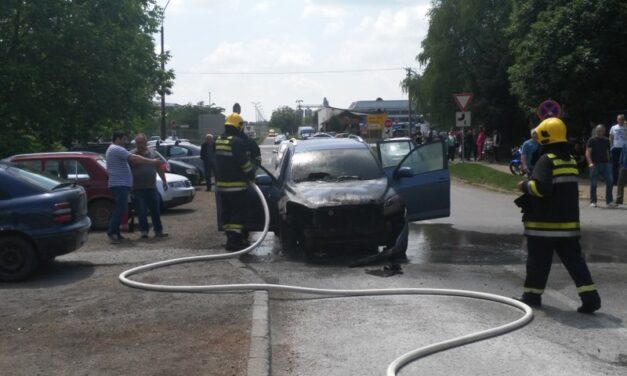 IZGOREO AUTOMOBIL ISPRED SAOBRAĆAJNOG SUPA