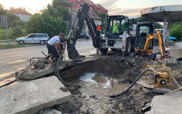 VELIKA HAVARIJA NA MAGISTRALNOM VODU U ZRENJANINU