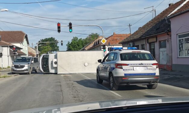 PREVRNUO SE KAMION U ZMAJ JOVINOJ