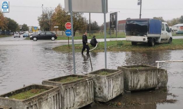 OBILNE PADAVINE NAPRAVILE PROBLEM – Ekipe „Vodovoda“ neprekidno na terenu(FOTO)