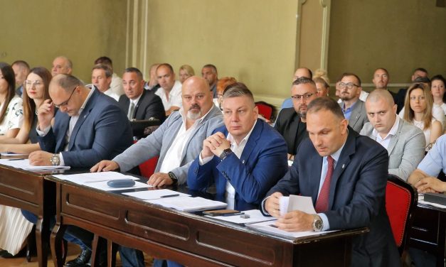 Održana konstitutivna sednica Skupštine grada Zrenjanina: Simo Salapura ostaje gradonačelnik