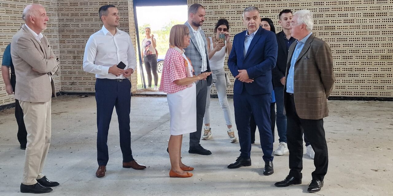 Predsednica Maja Gojković obišla radove na projektima u Sečnju