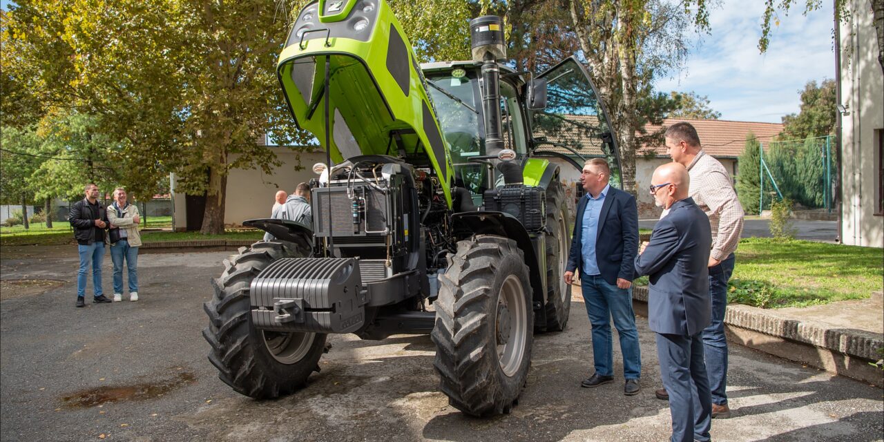 Poljoprivredna škola dobila savremen traktor