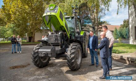 Poljoprivredna škola dobila savremen traktor