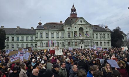 Održan protestni skup u Zrenjaninu- Gimnazijalci održali čas