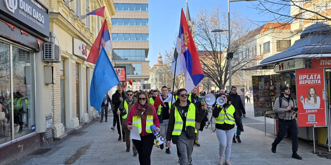 Studenti zrenjaninskog fakulteta krenuli u protestnu šetnju do Vršca